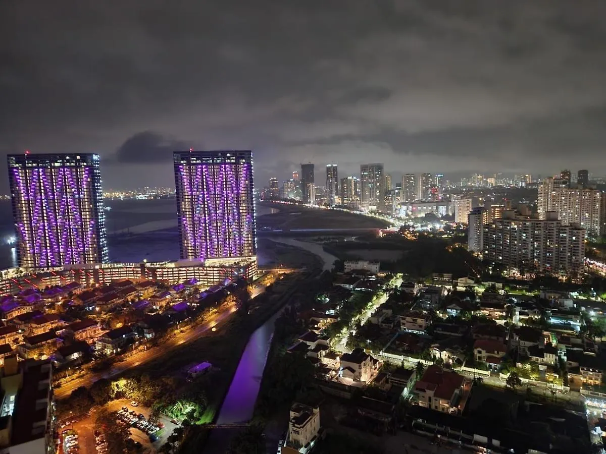 The Landmark Seaview Netflix By Blue Sky Holidays Georgetown 0*,  Ma­lay­sia
